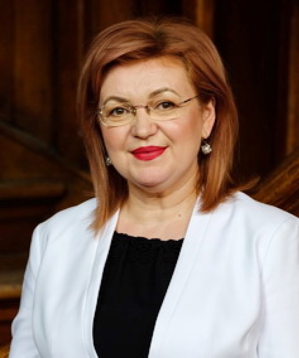 Portrait of Prof. Dr. Mirela Blaga